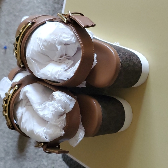 beautiful  Mk brown  wedges  in size 6 - Picture 3 of 4